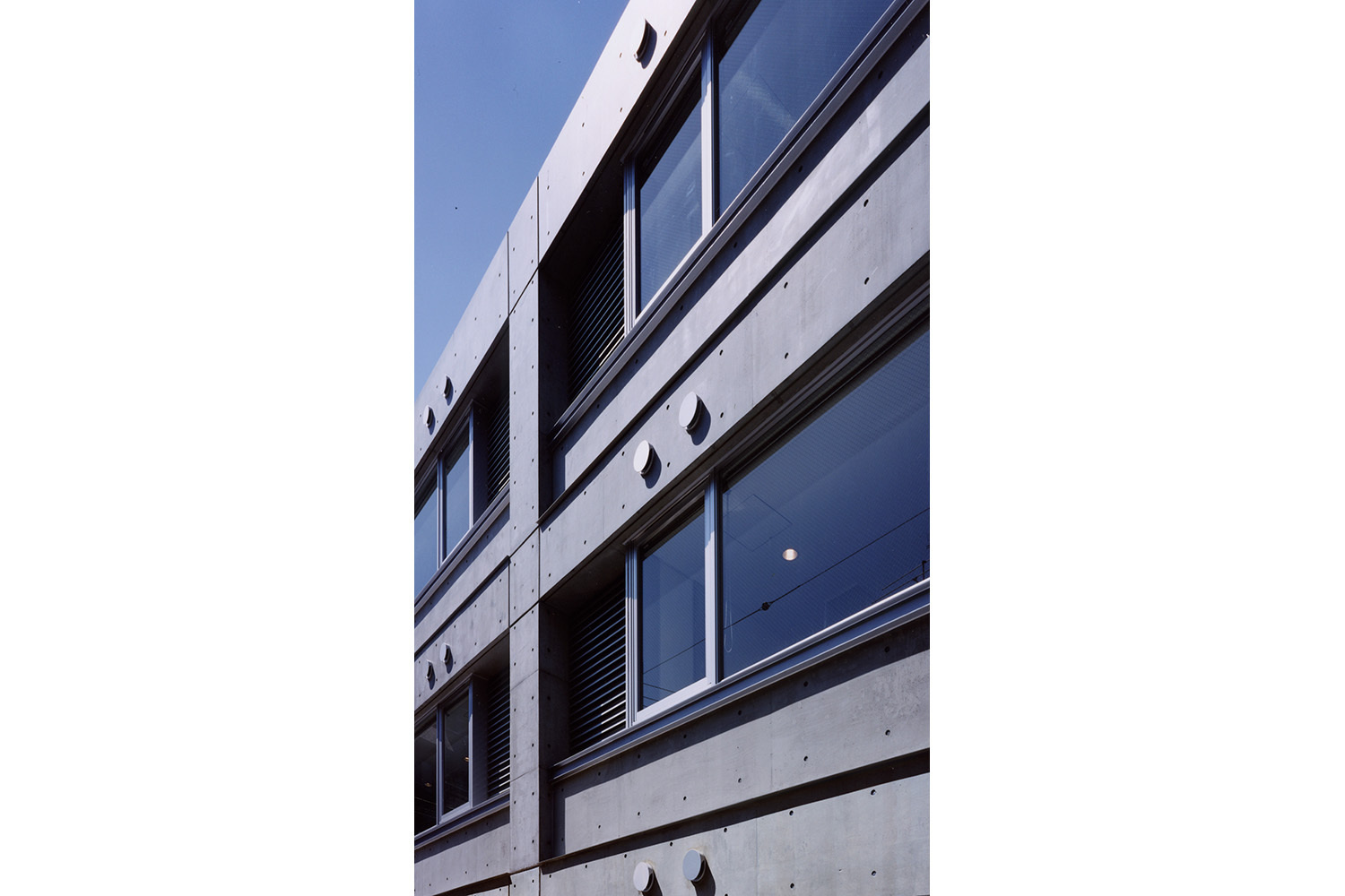 東京建築賞受賞の新しいスモールオフィスの外観